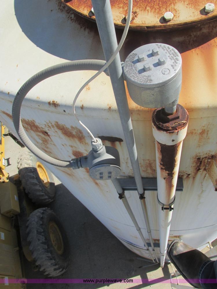 image for item Y9615 We-Mae Manufacturing approximately 4,000 gallon fuel tank