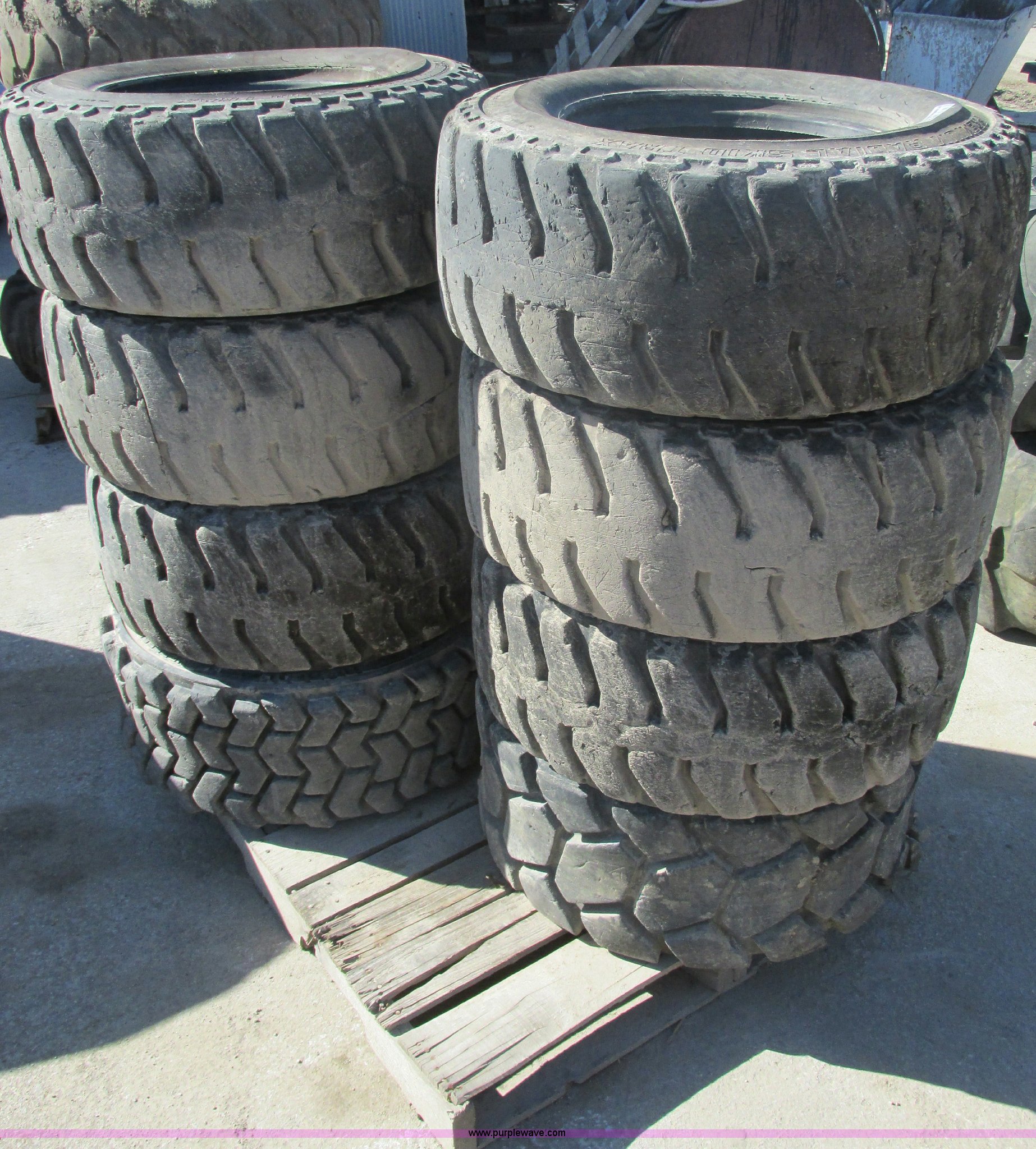(8) 12R16.5 tires in Kansas City, MO Item X9961 sold Purple Wave