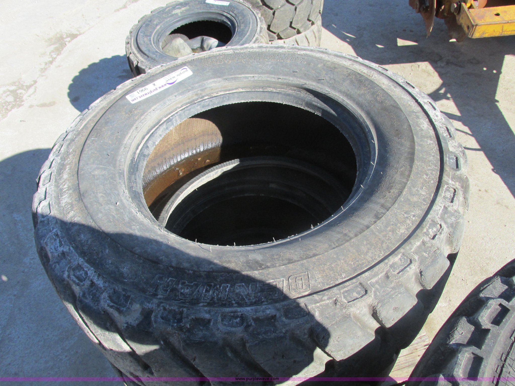 (8) 12R16.5 tires in Kansas City, MO Item X9961 sold Purple Wave