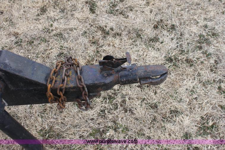 image for item E8396 Bull Mobile header trailer