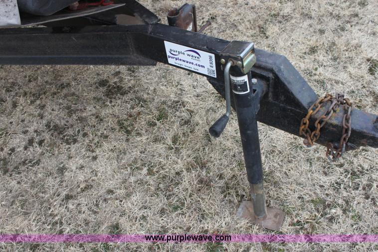 image for item E8396 Bull Mobile header trailer