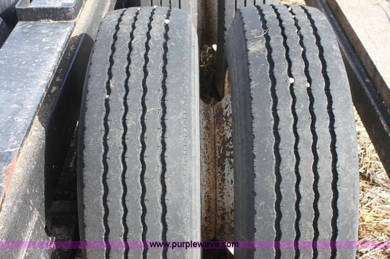 image for item E8400 1997 combine/sprayer trailer