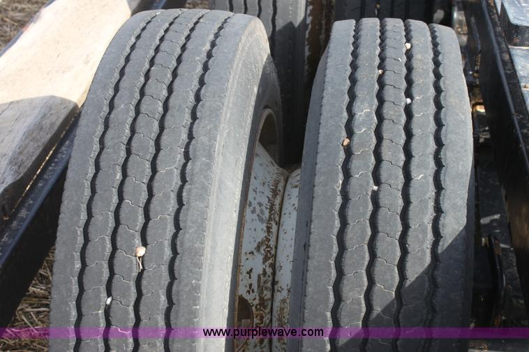 image for item E8400 1997 combine/sprayer trailer