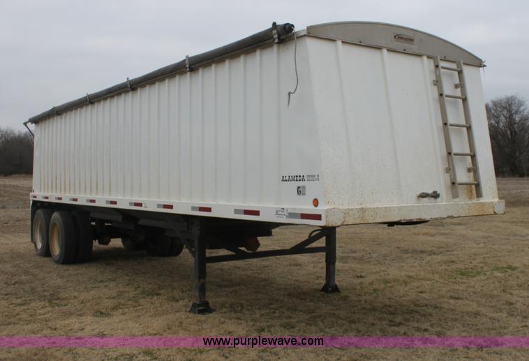image for item E8403 2009 Alameda 32' grain trailer