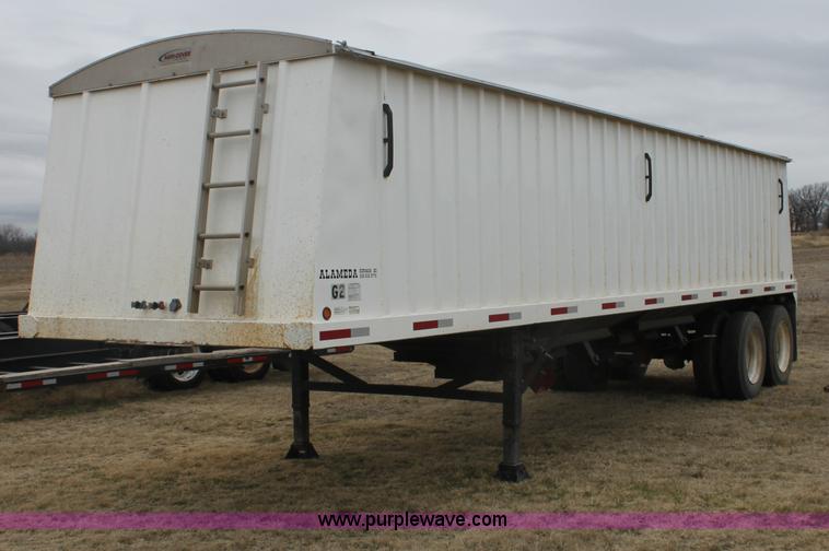 image for item E8403 2009 Alameda 32' grain trailer