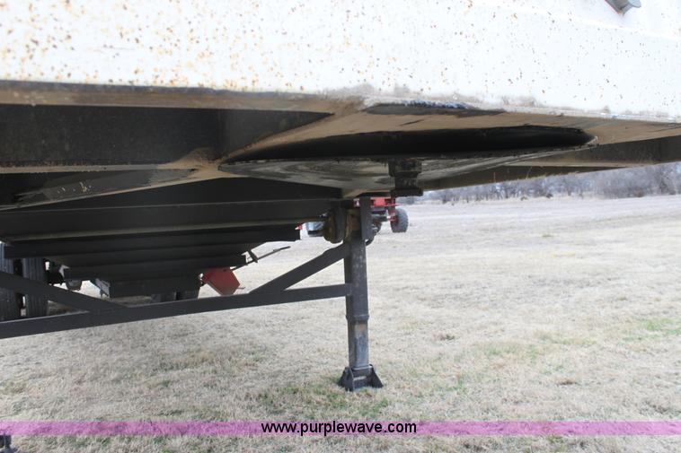 image for item E8403 2009 Alameda 32' grain trailer