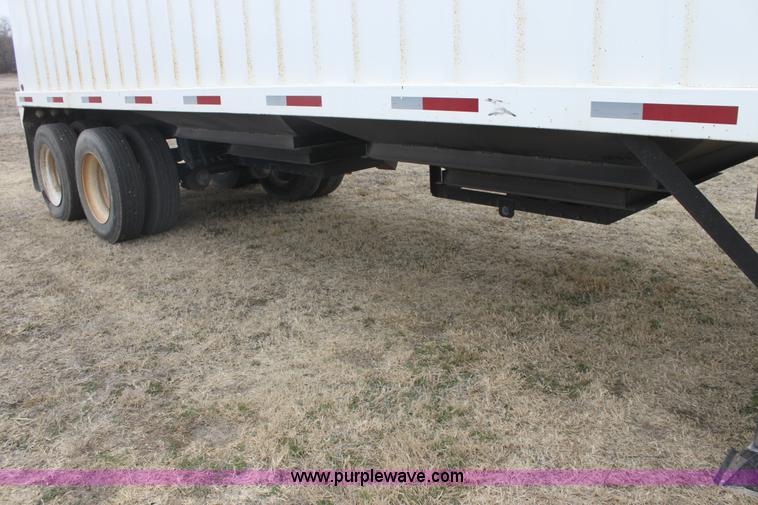 image for item E8403 2009 Alameda 32' grain trailer