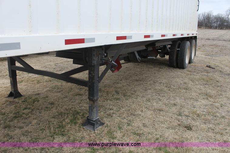 image for item E8403 2009 Alameda 32' grain trailer