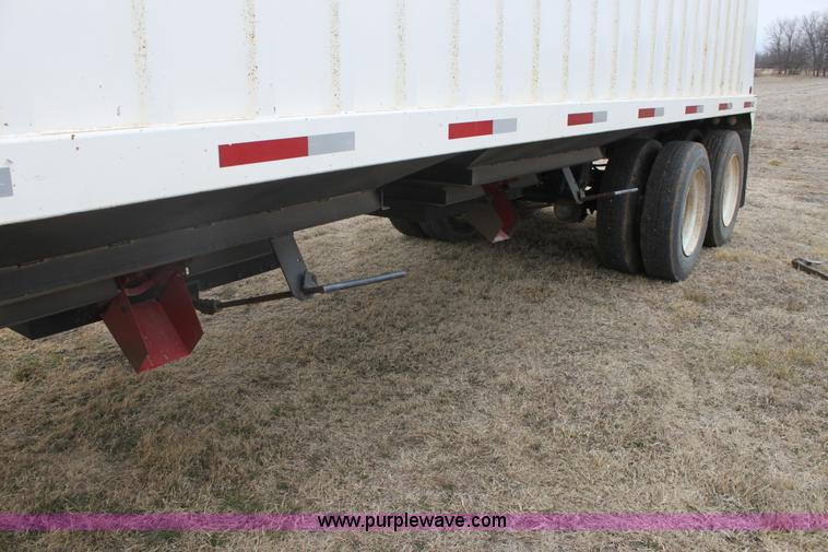 image for item E8403 2009 Alameda 32' grain trailer
