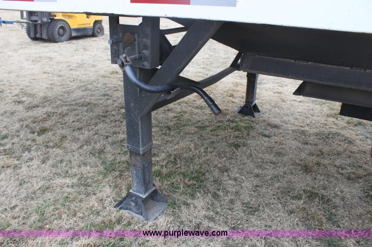 image for item E8403 2009 Alameda 32' grain trailer