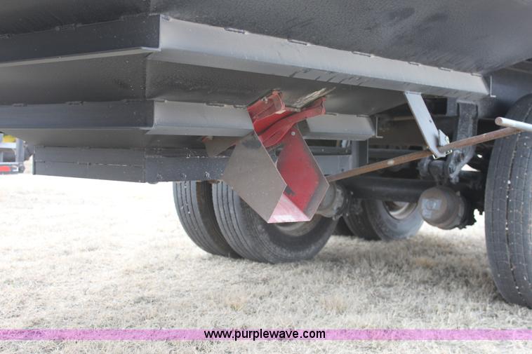 image for item E8403 2009 Alameda 32' grain trailer