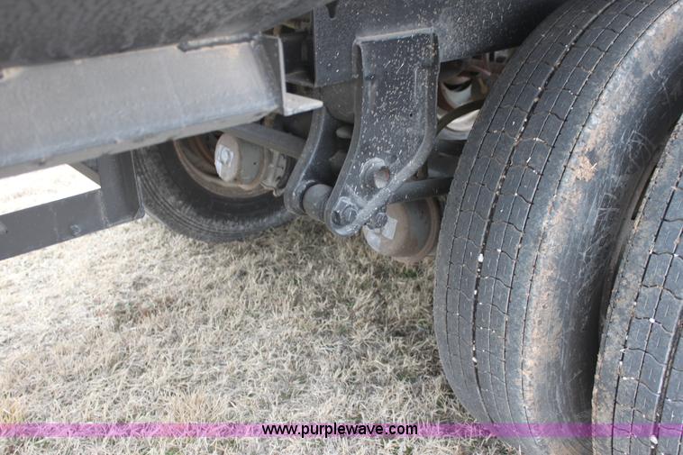 image for item E8403 2009 Alameda 32' grain trailer