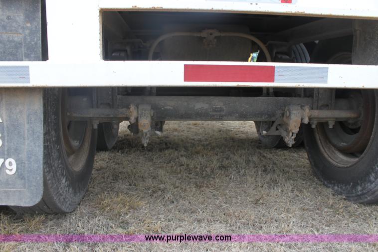 image for item E8403 2009 Alameda 32' grain trailer