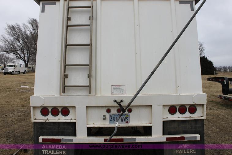image for item E8403 2009 Alameda 32' grain trailer