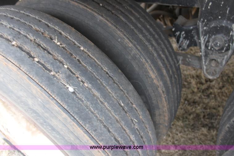 image for item E8403 2009 Alameda 32' grain trailer