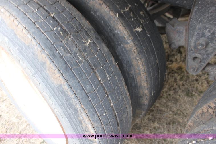 image for item E8403 2009 Alameda 32' grain trailer