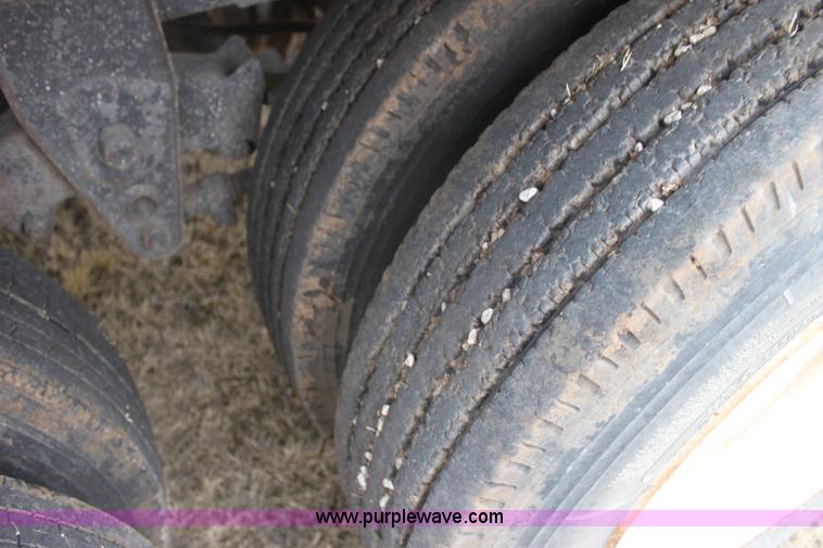 image for item E8403 2009 Alameda 32' grain trailer