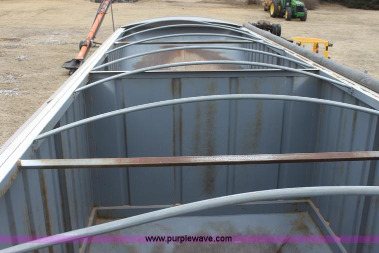 image for item E8403 2009 Alameda 32' grain trailer