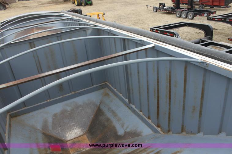 image for item E8403 2009 Alameda 32' grain trailer