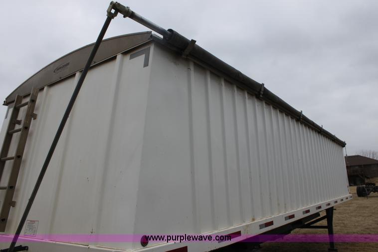 image for item E8403 2009 Alameda 32' grain trailer