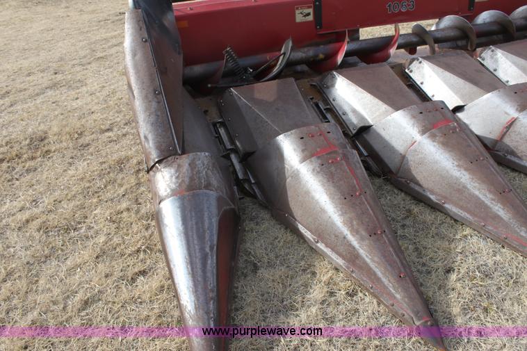 image for item E8404 Case 1063 corn head