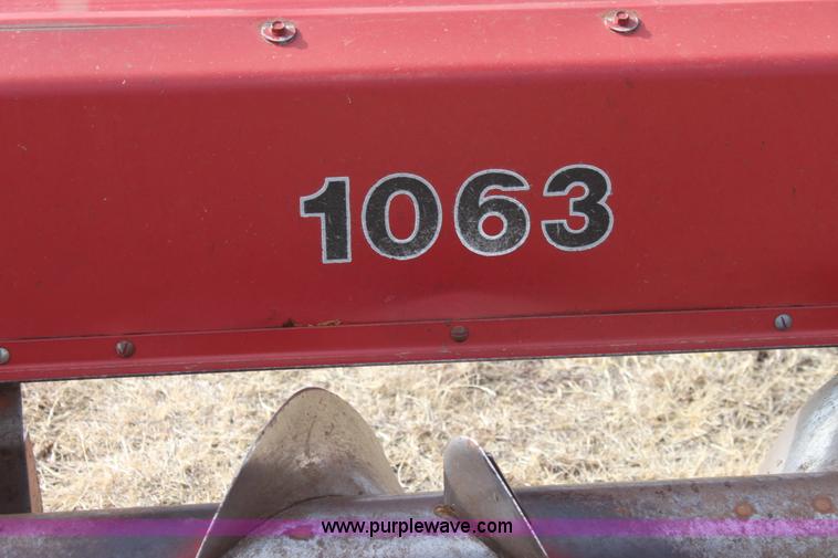 image for item E8404 Case 1063 corn head