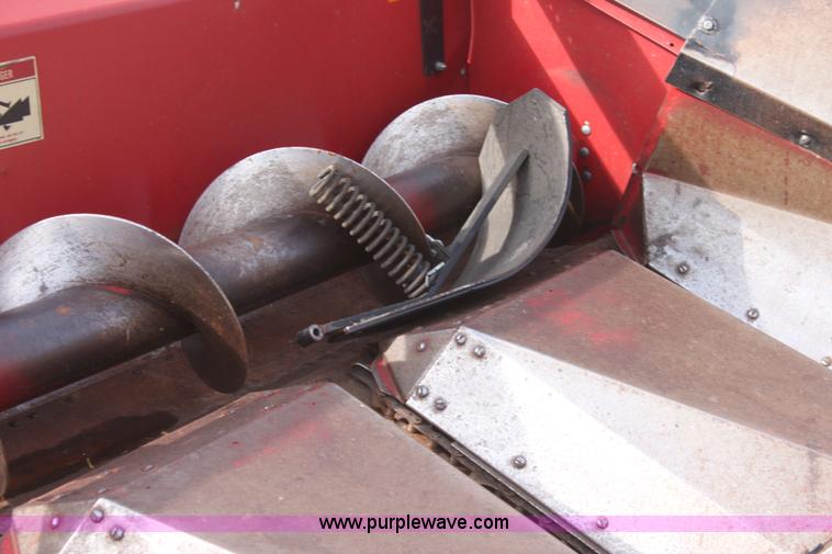 image for item E8404 Case 1063 corn head