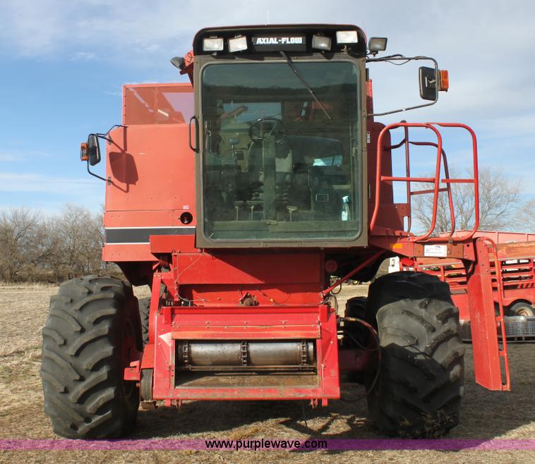image for item E8405 1992 Case IH 1680 Axial-Flow 222BC RWA combine