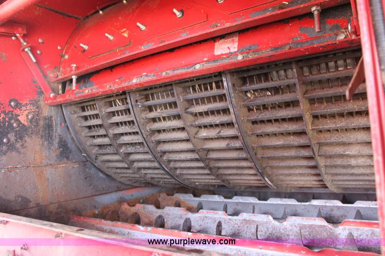 image for item E8405 1992 Case IH 1680 Axial-Flow 222BC RWA combine