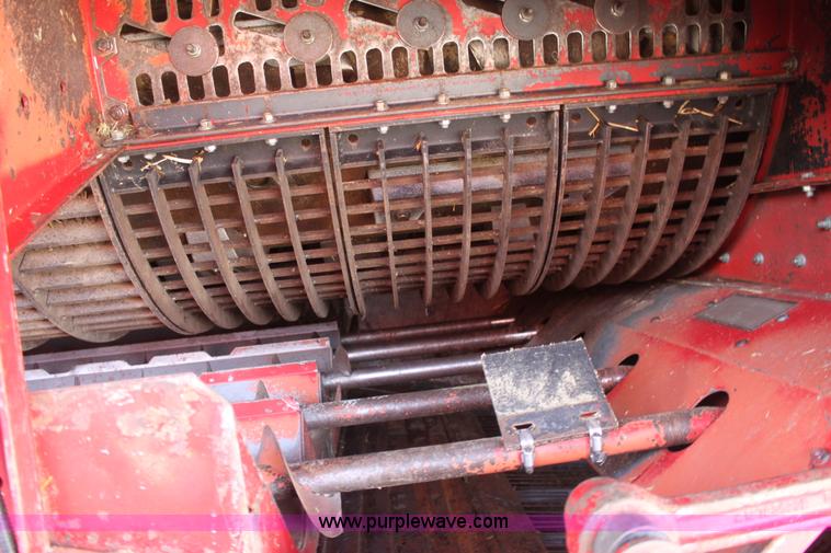 image for item E8405 1992 Case IH 1680 Axial-Flow 222BC RWA combine