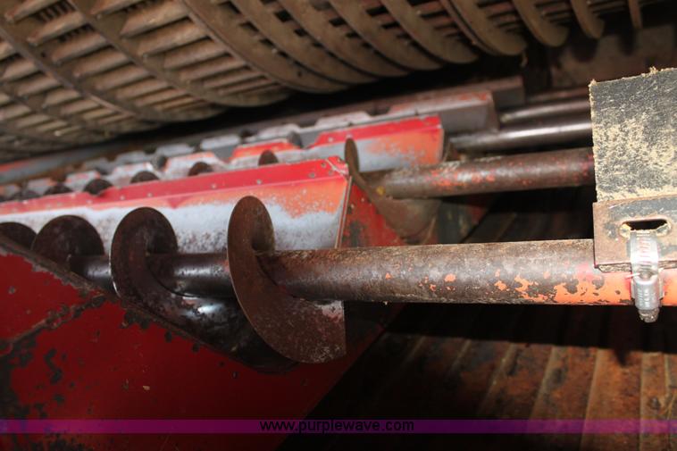 image for item E8405 1992 Case IH 1680 Axial-Flow 222BC RWA combine