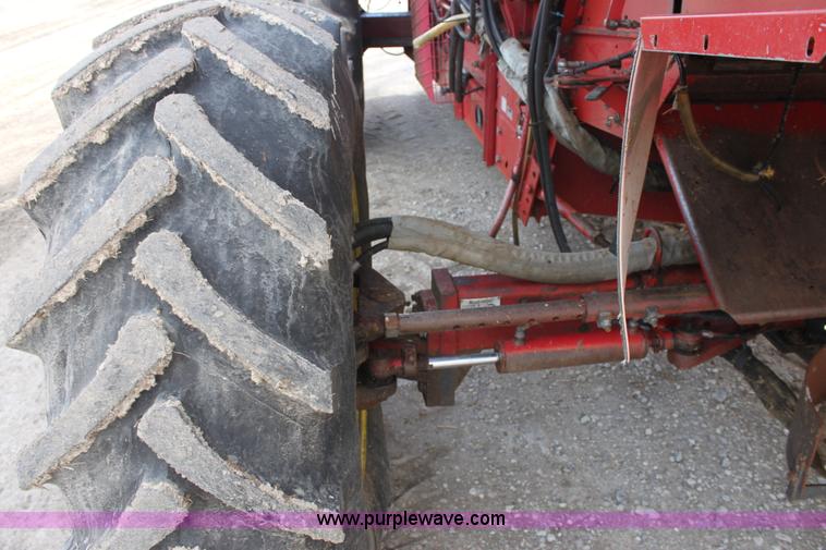 image for item E8405 1992 Case IH 1680 Axial-Flow 222BC RWA combine