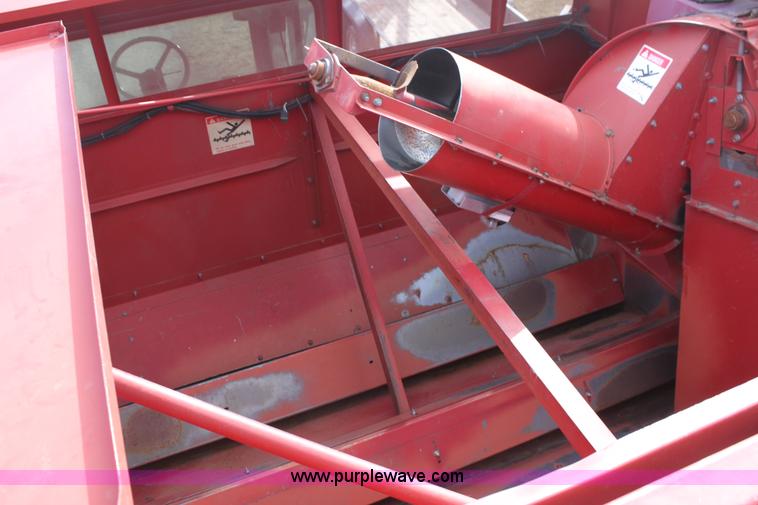 image for item E8405 1992 Case IH 1680 Axial-Flow 222BC RWA combine