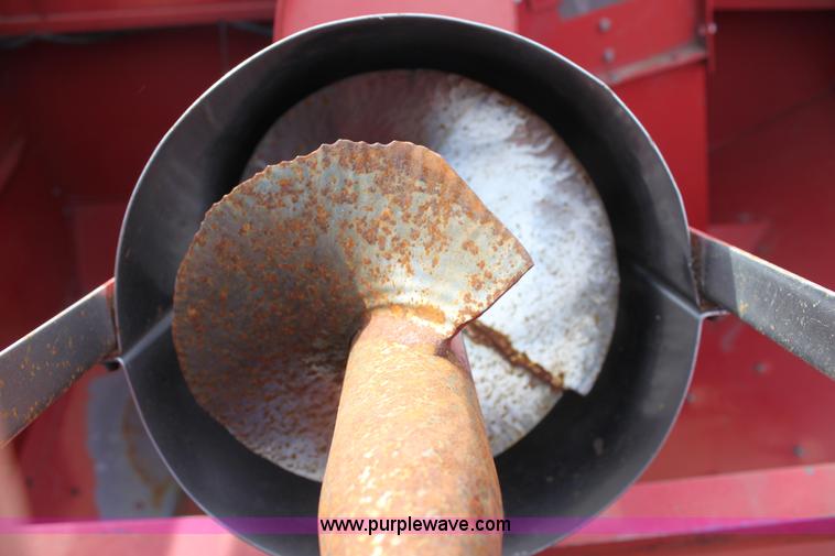 image for item E8405 1992 Case IH 1680 Axial-Flow 222BC RWA combine