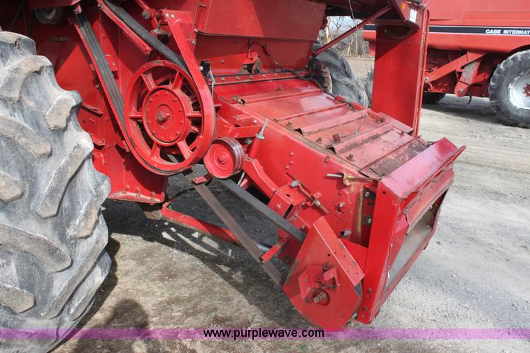 image for item E8405 1992 Case IH 1680 Axial-Flow 222BC RWA combine