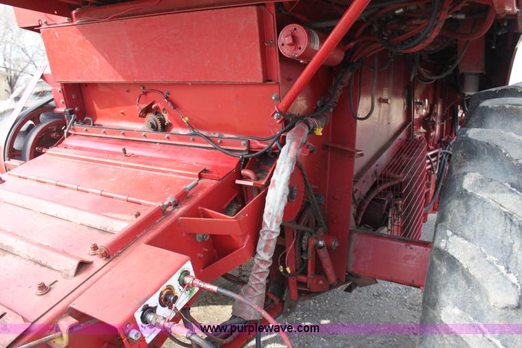 image for item E8405 1992 Case IH 1680 Axial-Flow 222BC RWA combine