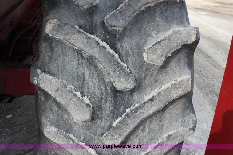 image for item E8405 1992 Case IH 1680 Axial-Flow 222BC RWA combine