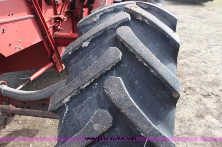 image for item E8405 1992 Case IH 1680 Axial-Flow 222BC RWA combine