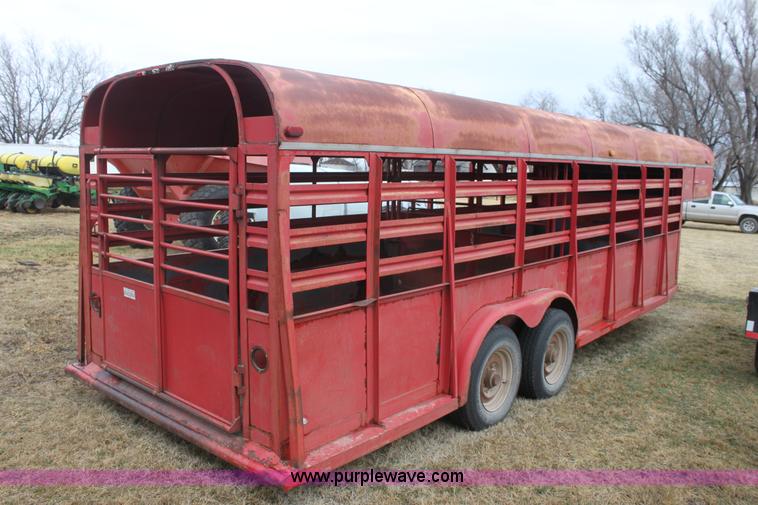 image for item E8408 1986 Bull mobile 22' livestock trailer