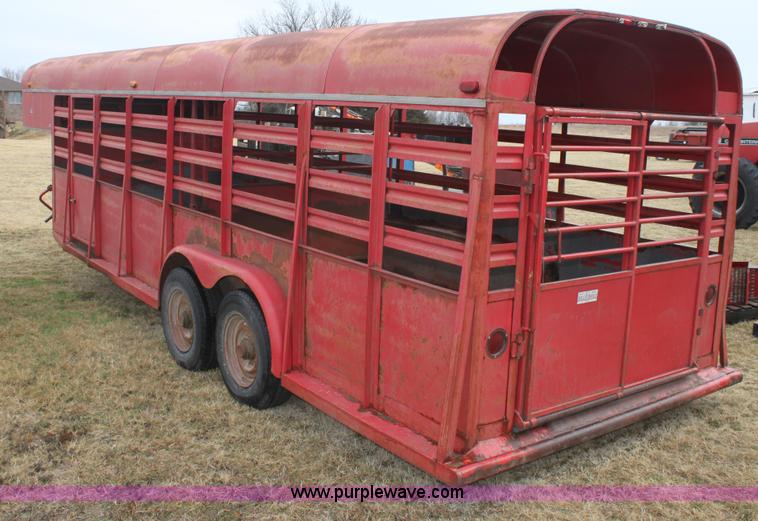 image for item E8408 1986 Bull mobile 22' livestock trailer