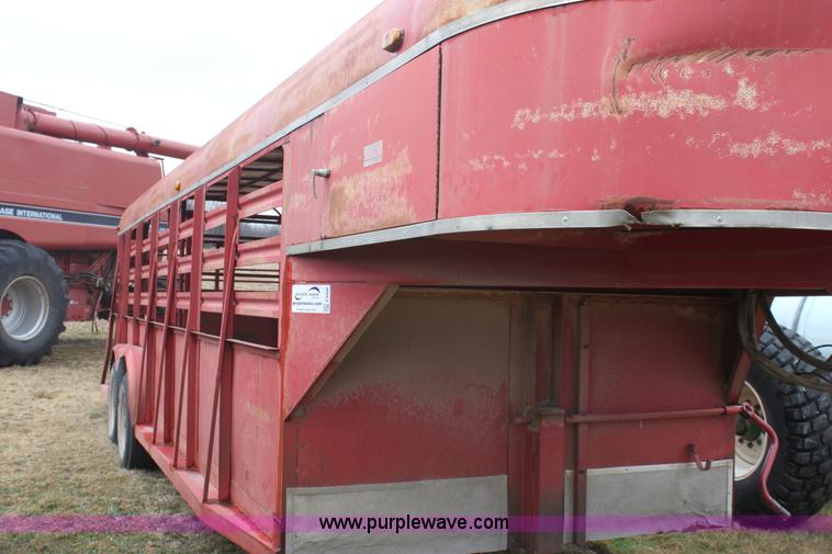 image for item E8408 1986 Bull mobile 22' livestock trailer