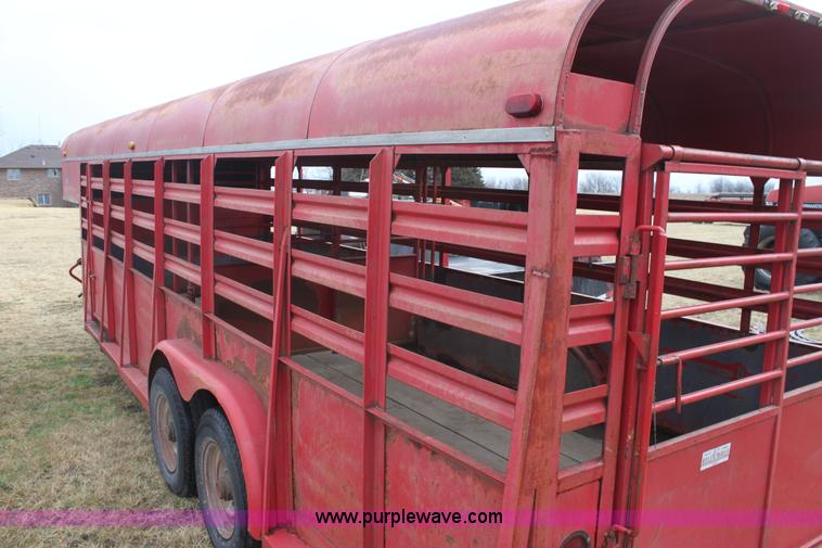 image for item E8408 1986 Bull mobile 22' livestock trailer