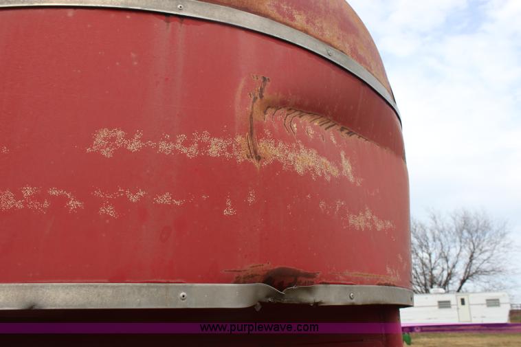 image for item E8408 1986 Bull mobile 22' livestock trailer