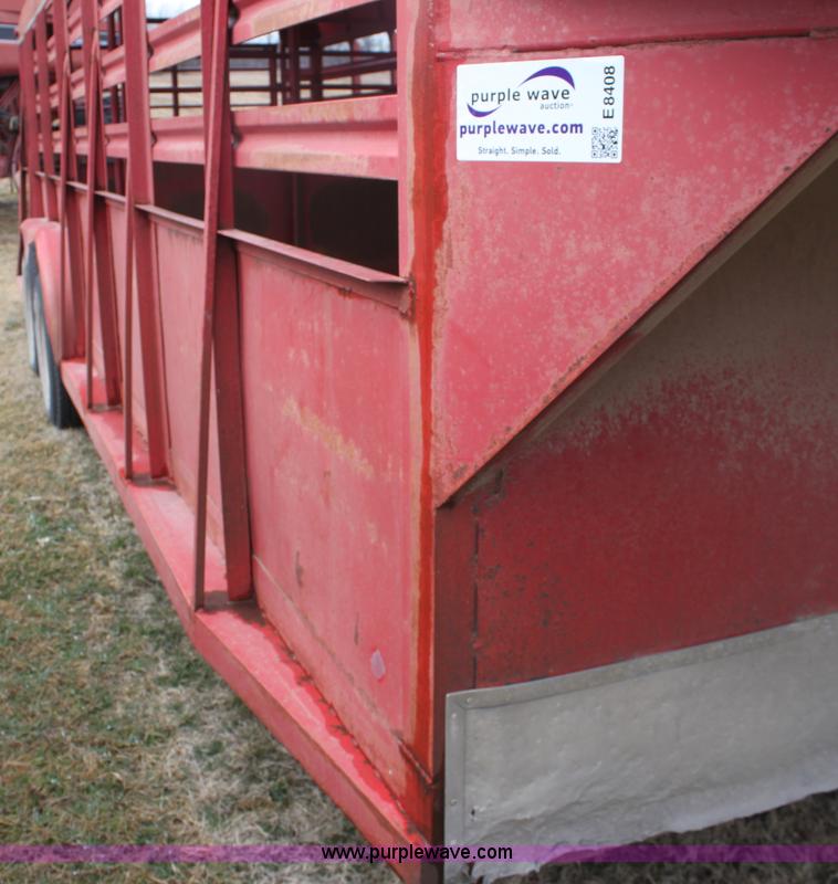 image for item E8408 1986 Bull mobile 22' livestock trailer