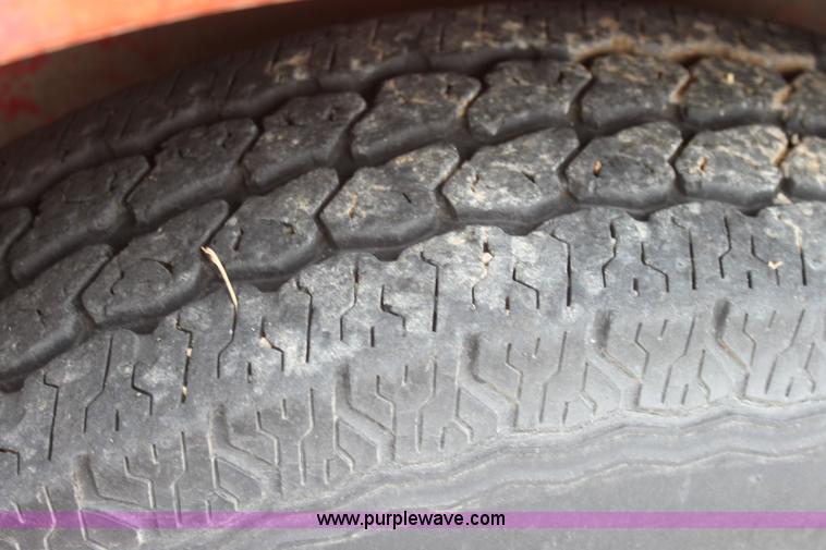 image for item E8408 1986 Bull mobile 22' livestock trailer