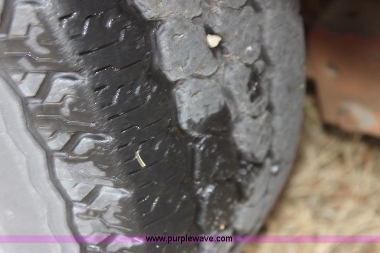 image for item E8408 1986 Bull mobile 22' livestock trailer