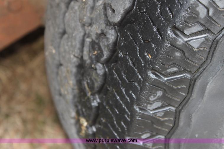 image for item E8408 1986 Bull mobile 22' livestock trailer