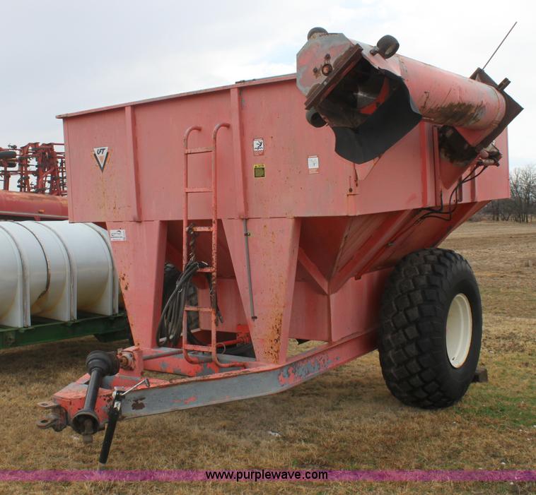 image for item E8410 UFT 500SA grain cart