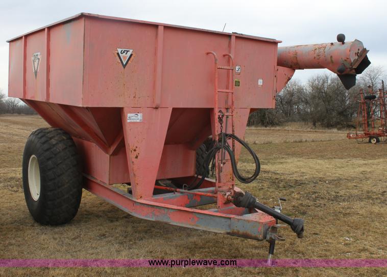 image for item E8410 UFT 500SA grain cart