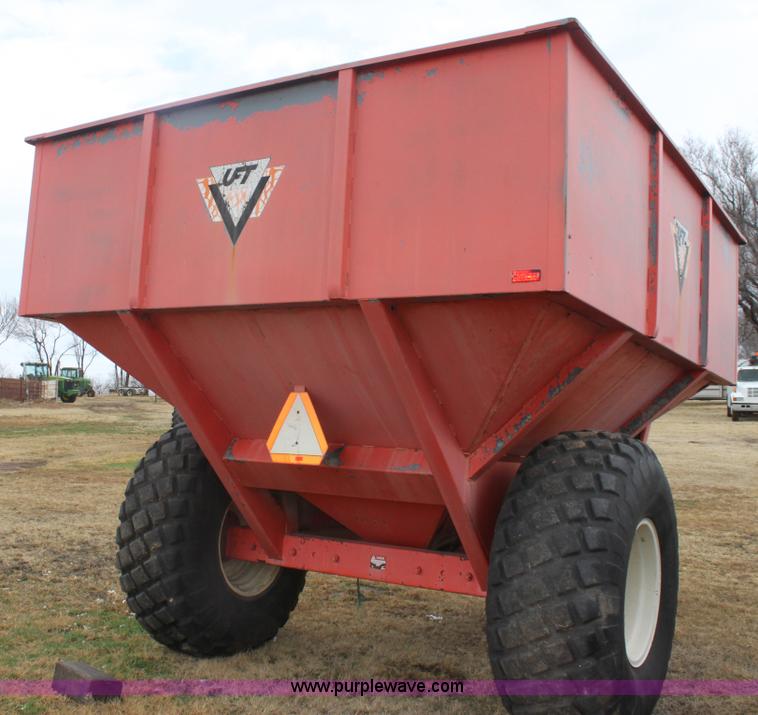 image for item E8410 UFT 500SA grain cart